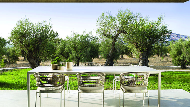 Contour armchairs_Illum table S