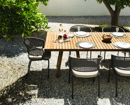Contour armchairs_Vis a vis table S