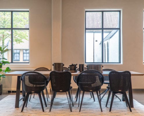 Vincent-Sheppard-Albert-Dining-Table-Black-A-Base-2-parts-Natural-Oak-Varnish-300-Lily-Hairpin-Jack-Black-Wood-Avril-HB-Black-Wood-Avril-Swivel-Base-Lily-Black-Wood-Yann-Black-Wood-Black