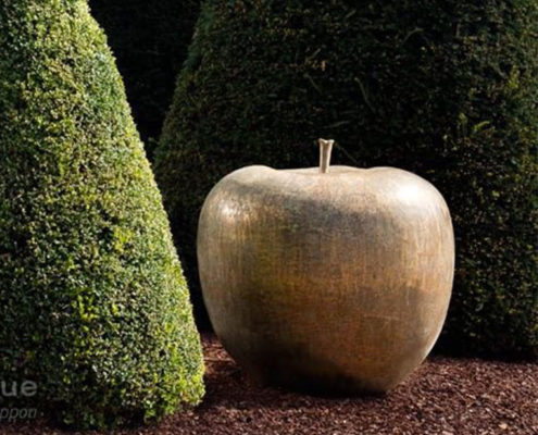 apple-sculpture-cast-bronze-outdoor_bullandstein