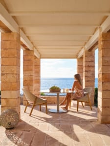 elio_easy_chair_t-table_wmodel