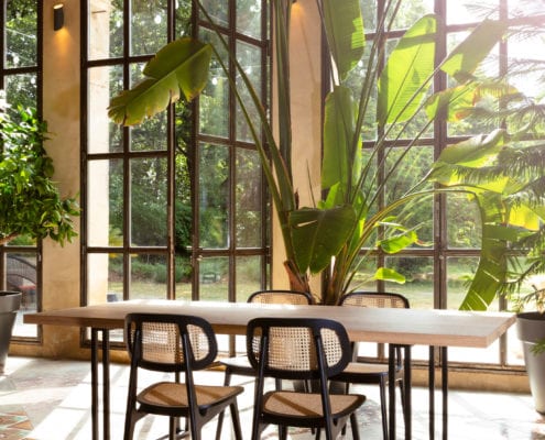 VincentSheppard_AchilleDiningTableBlackSquareBase220NaturalOakVarnishTitusDiningChair_HR