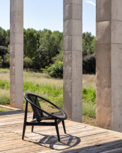 frida-lounge-chair-black