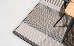 w1608h1000zcZCq85_Vincent-Sheppard-Toundra-outdoor-rug-sahara