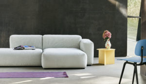 Mags Soft Low 2,5 Seater comb 3 Linara 311 white stitching_Stripes and Stripes cacao sky_Slit Table Round light yellow