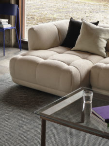 Quilton Flamiber cream A5_Kofi 80x80 clear glass tabletop wb lacquer walnut frame_Outline Cushion off white and black