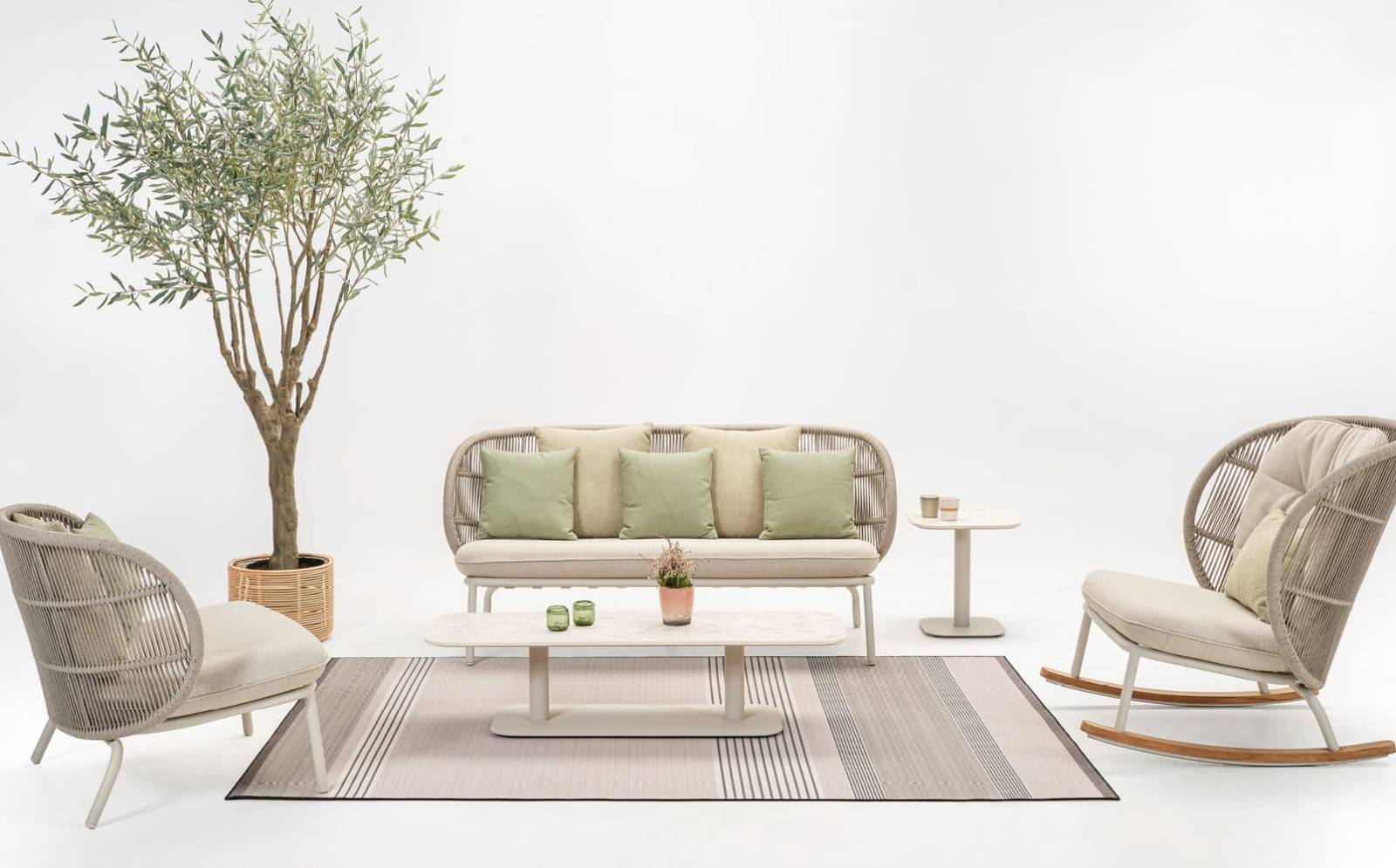 Acheter un canapé moderne de Living Divani à Saint-Tropez sur la Côte d'Azur