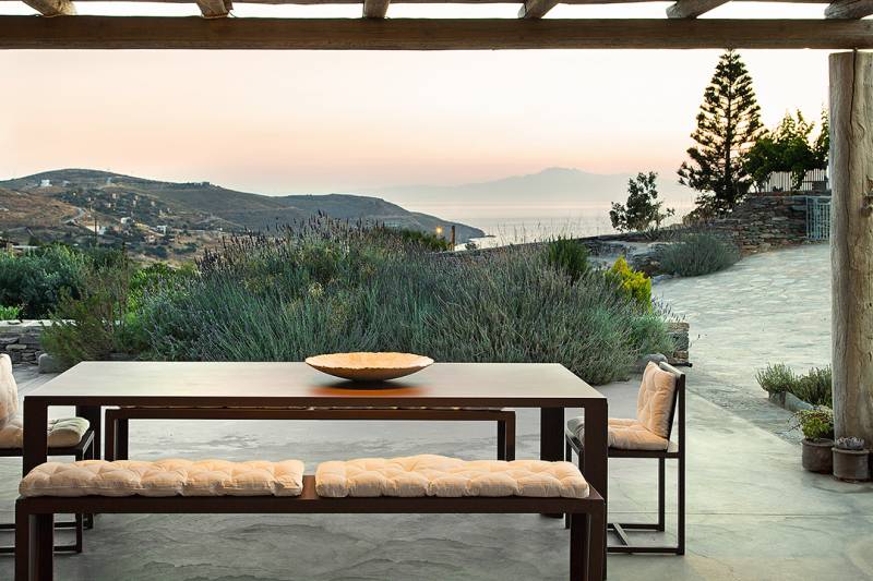 Table d'extérieur Big Irony au look design & épurée à Maubec