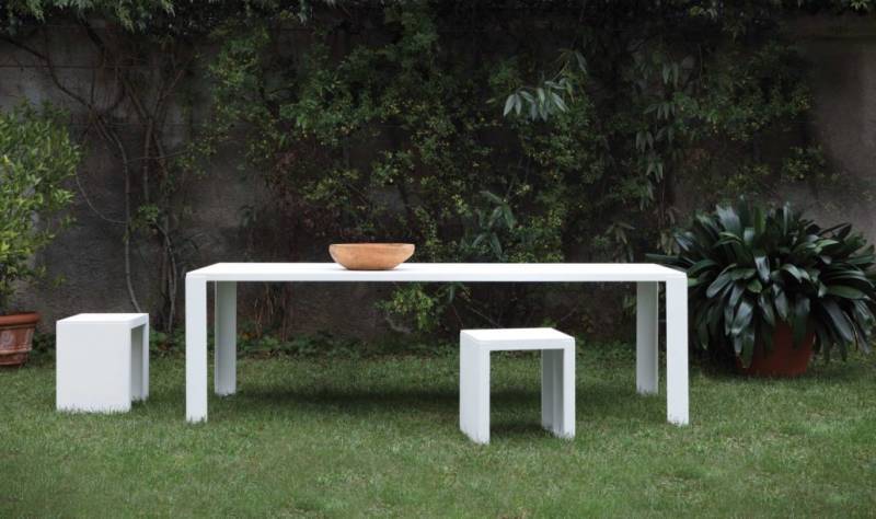 Table d'extérieur Big Irony au look design & épurée à Maubec