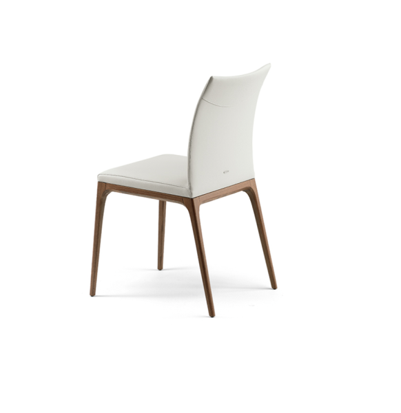 Chaise sobre et élégante Arcadia disponible en plusieurs finitions à Maubec