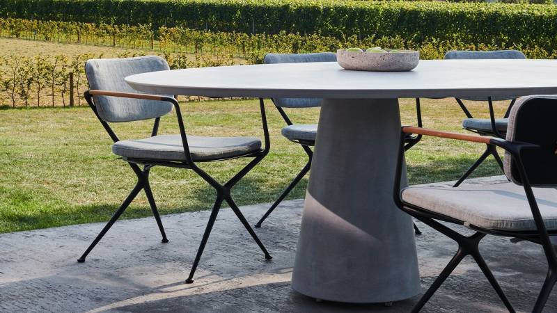 Table Conix disponible en différentes formes de plateau 