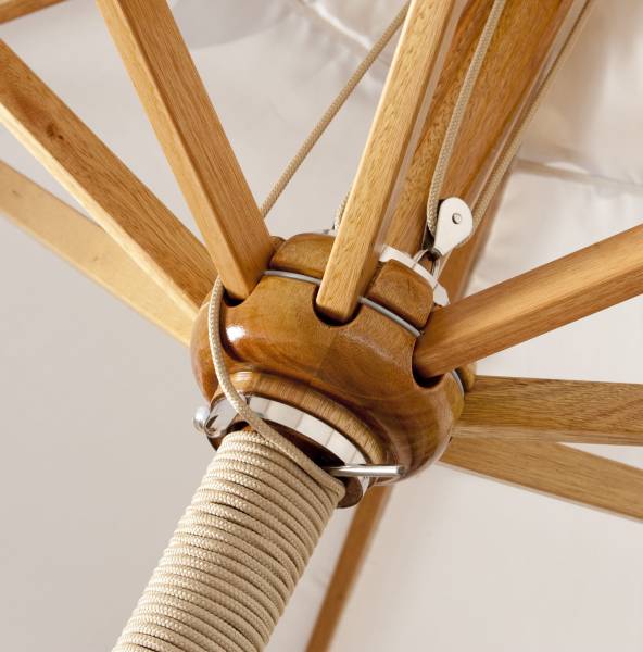 Parasol Eclipse wood de Tribu à découvrir chez Homa