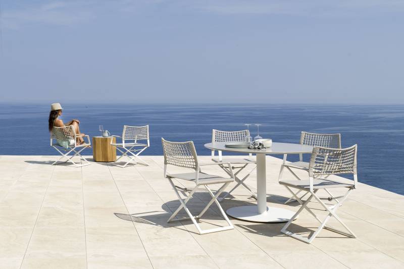 Acheter des meubles extérieurs pour le bord de mer, design et contemporain aux alentours de Saint-Tropez sur la Côte d'Azur