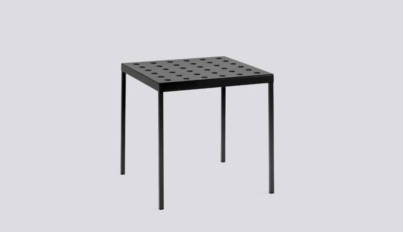 Table et fauteuils repas BALCONY de la marque HAY