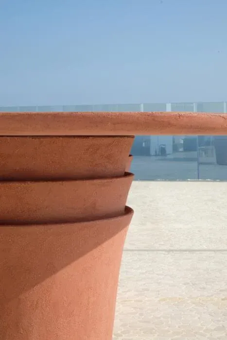 Table de repas Kasane inspiré de l'esprit Japonais du Studio Nendo à découvrir à Coustellet