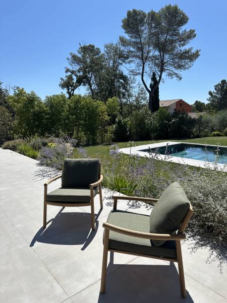 fauteuil lounge confortable avec coussins pour l'extérieur