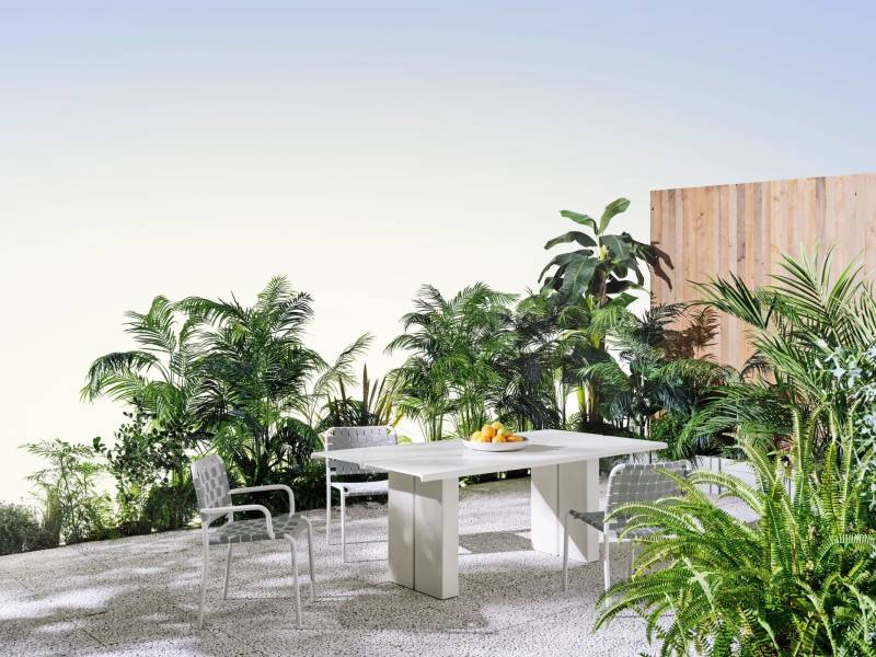 Table repas Eidos, design, en finition skypearl