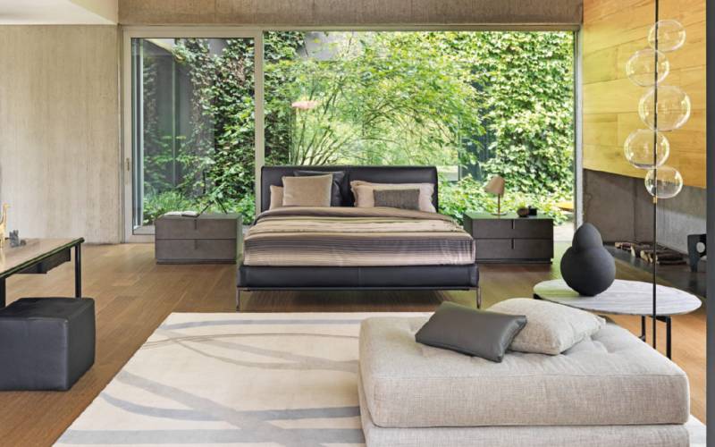 Lit Gaudi avec tête de lit et pied en bois massif à Maubec