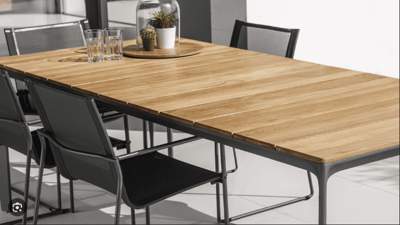 Table repas Carver Gloster