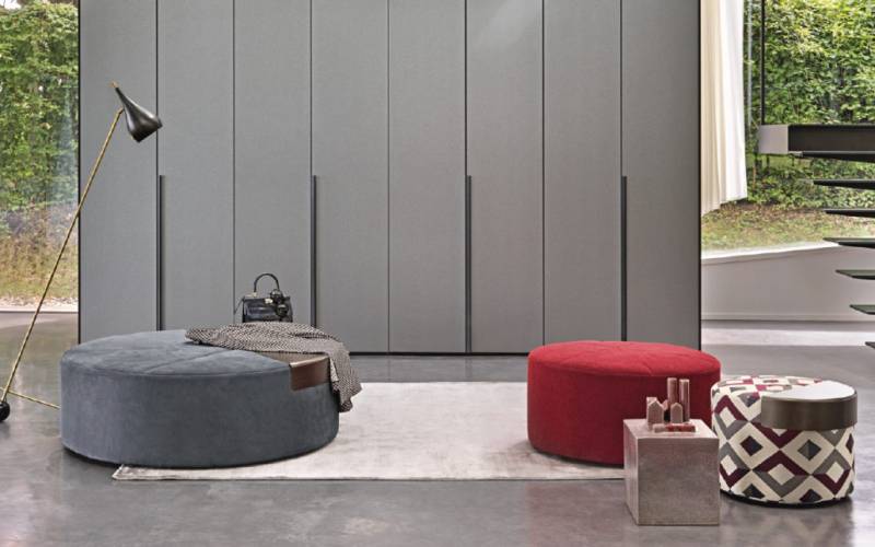 Pouf Moon épuré et moderne designé par Mattéo Nunziati à Maubec