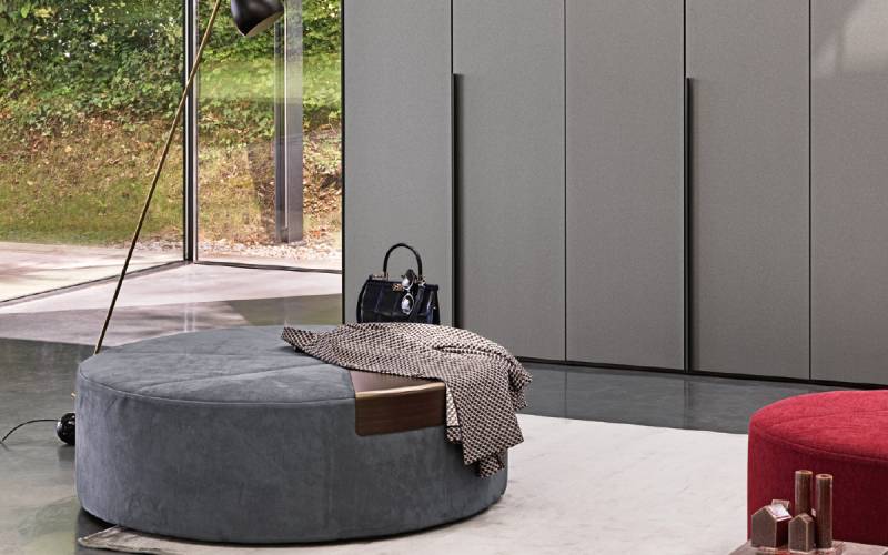 Pouf Moon épuré et moderne designé par Mattéo Nunziati à Maubec