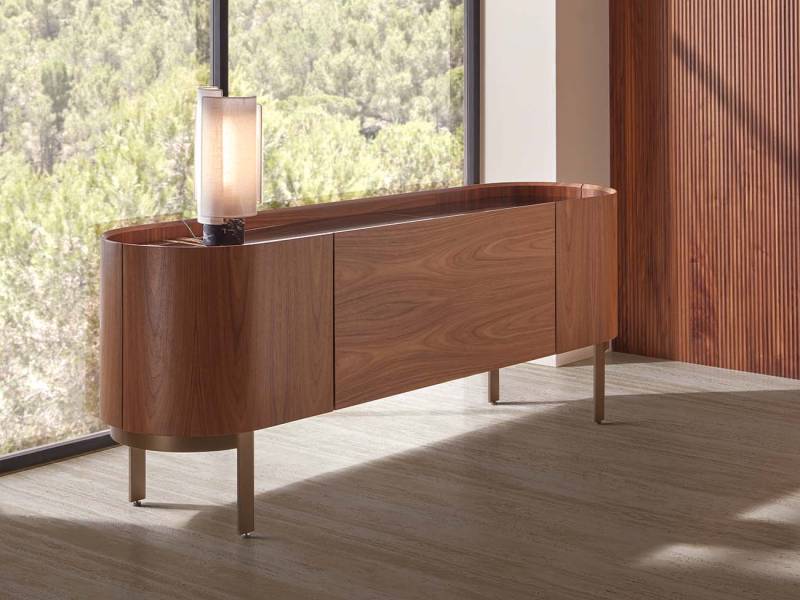 Buffet times en noyer avec un plateau en marbre à Coustellet