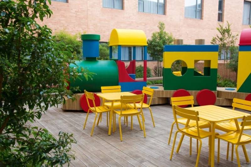 Table 4 pieds Luxembourg